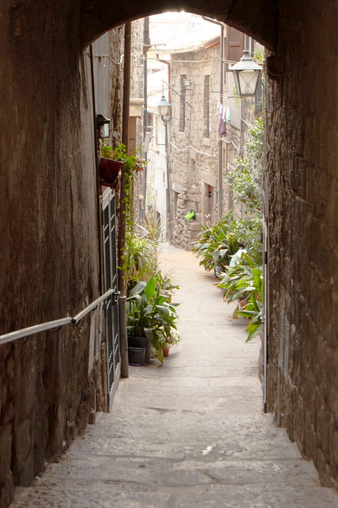 Image: Alley in Viterbo included in my Discover Lazio tour.