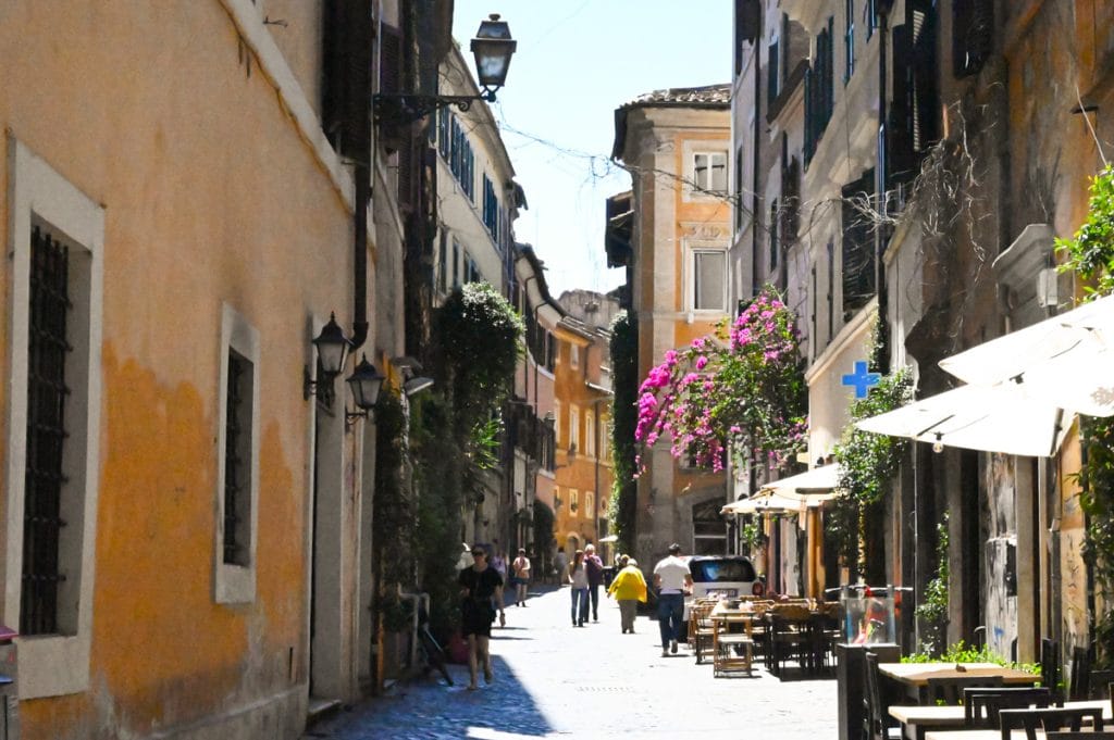 Image: Asking for directions among the phrases to learn in Italian according to Angela Corrias travel advisor in Italy.